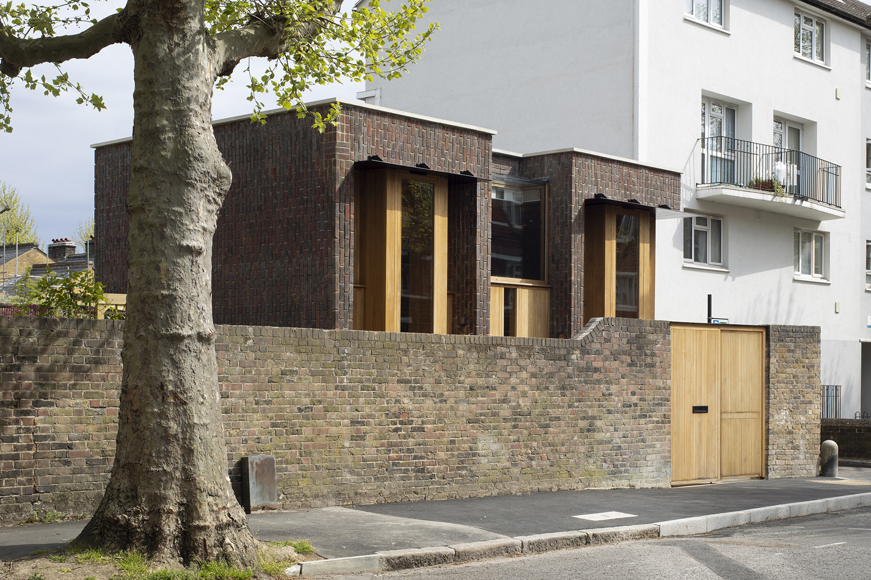southwark brick house by satish jassal architects