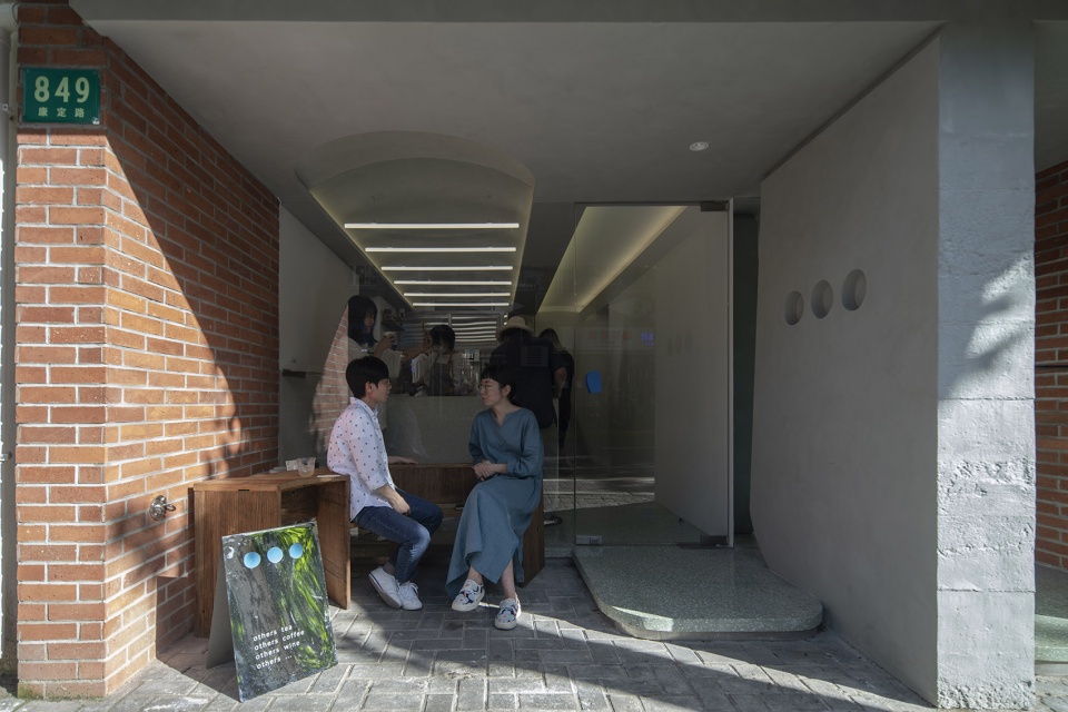 the others beverage store China by Mur Mur Lab
