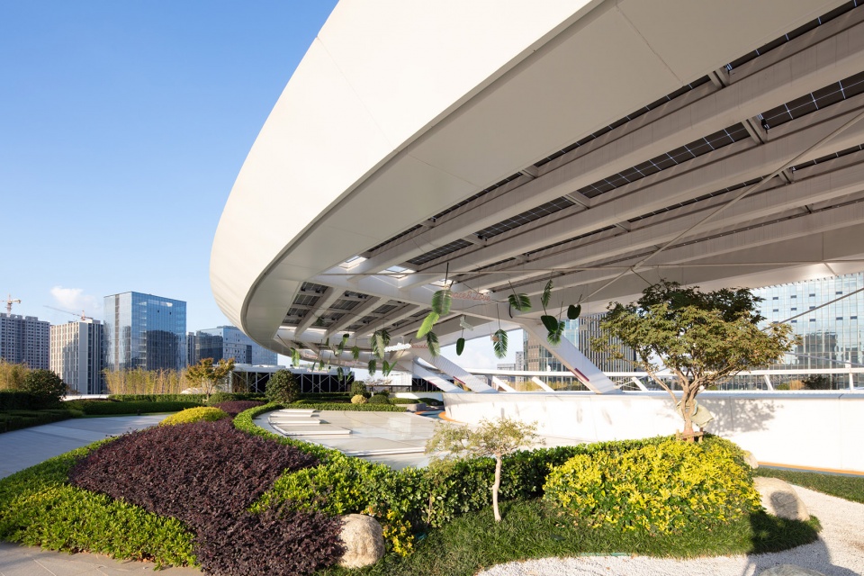 Landscape design of Ningbo Peacebird Fashion Center by Palm Design