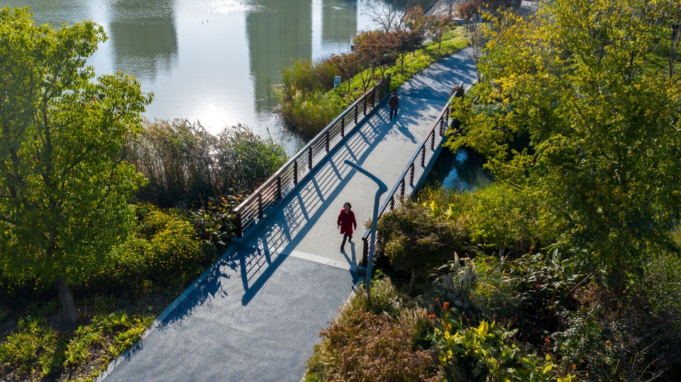 forest park west entry breaking barriers to connect neighborhood landscape infrastructure china by plat studio