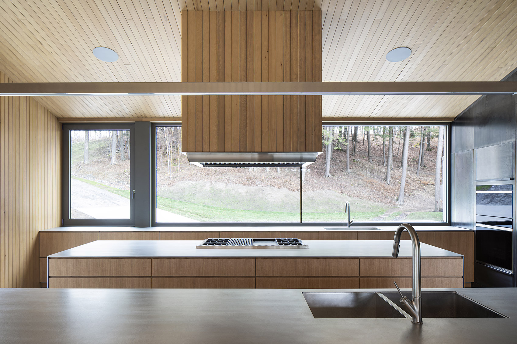 memphremagog lake house by naturehumaine