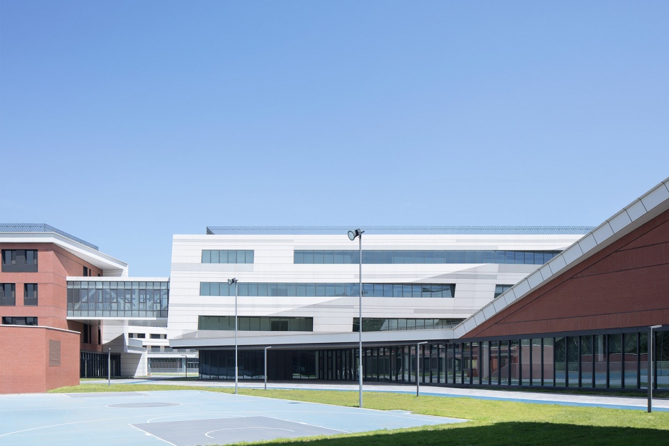 The design of the High School Affiliated to Renmin University of China Hangtian City Beijing by BIAD