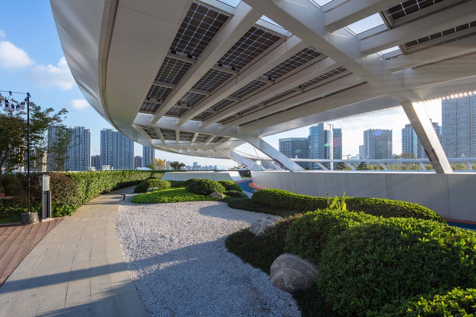 Landscape design of Ningbo Peacebird Fashion Center by Palm Design
