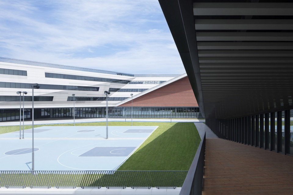The design of the High School Affiliated to Renmin University of China Hangtian City Beijing by BIAD