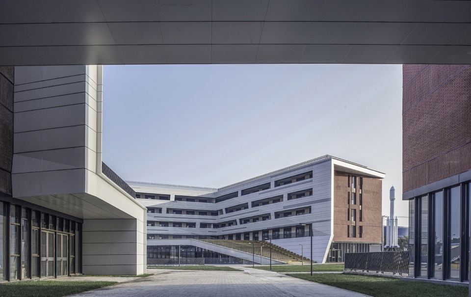 The design of the High School Affiliated to Renmin University of China Hangtian City Beijing by BIAD