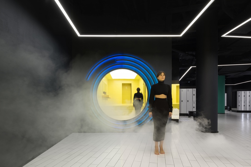 kometa black fitness club by yoyo bureau