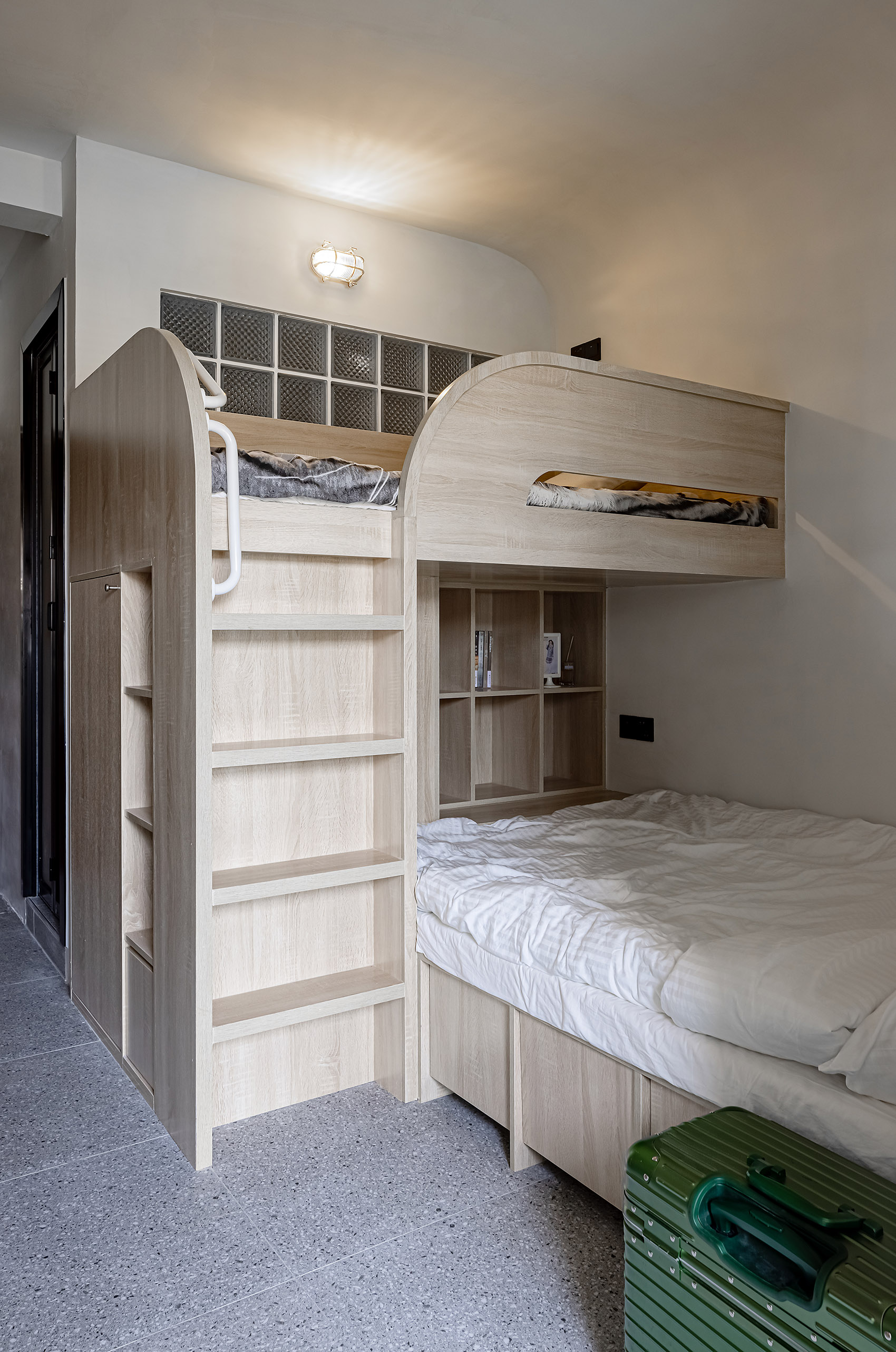 Interior design of a 24 square meters apartment by Wusuo design