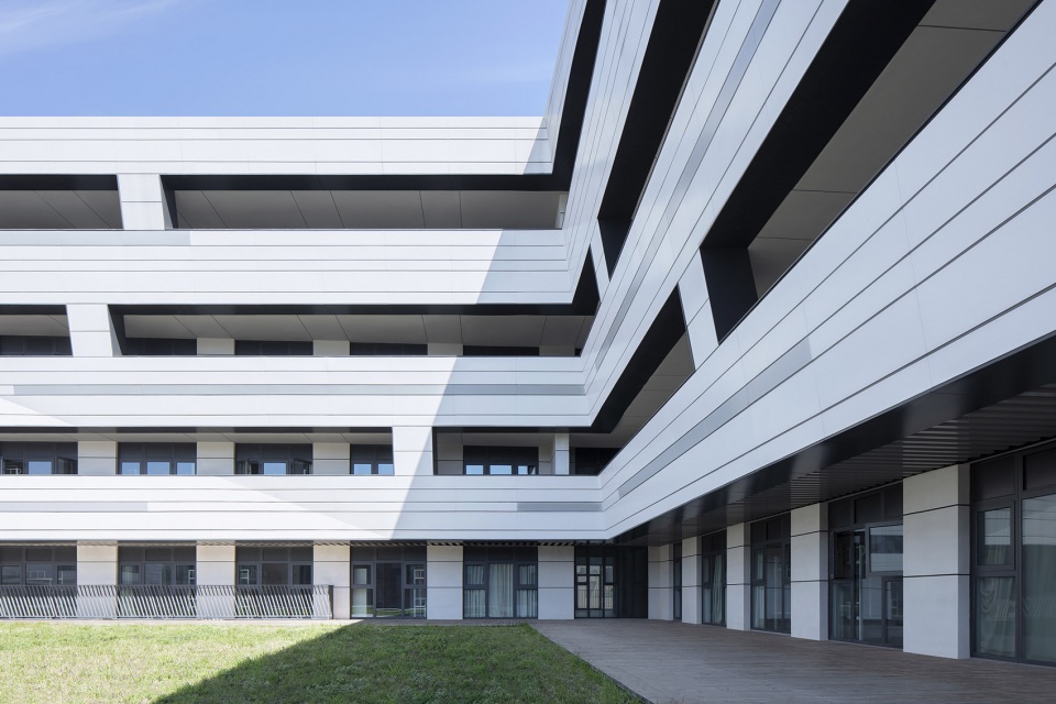 The design of the High School Affiliated to Renmin University of China Hangtian City Beijing by BIAD