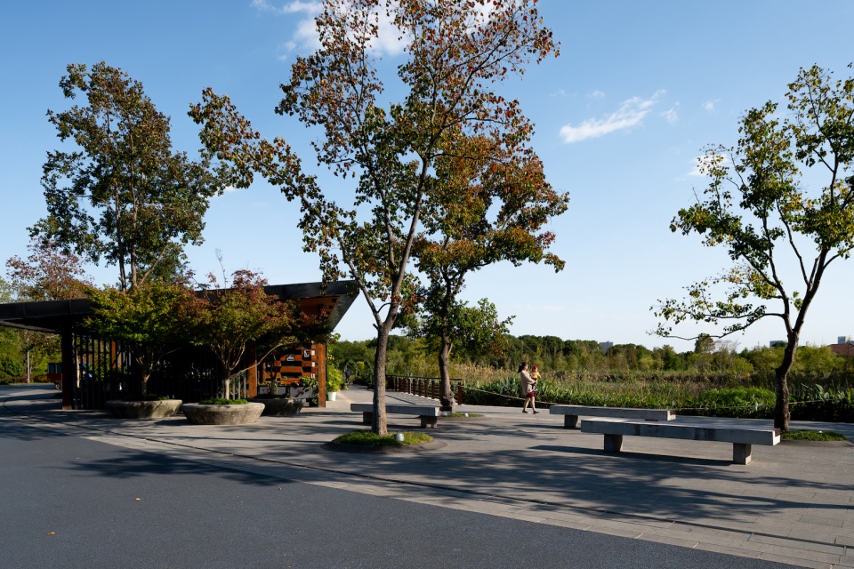 昆山森林公园西入口:突破藩篱连接社区景观基础设施 / plat studio