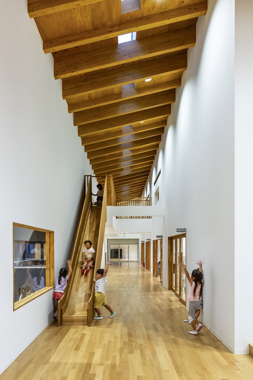 OM Nursery by HIBINOSEKKEI Youji no Shiro KIDS DESIGN LABO