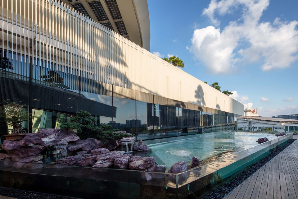 Landscape design of Ningbo Peacebird Fashion Center by Palm Design