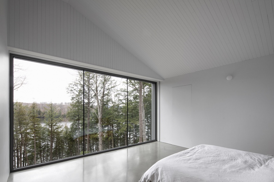 memphremagog lake house by naturehumaine