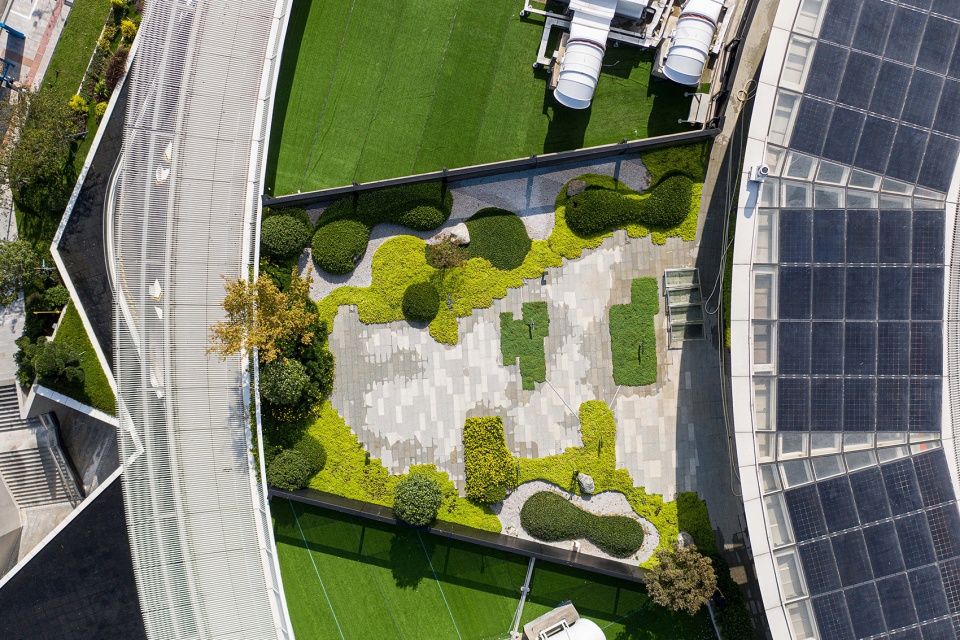 Landscape design of Ningbo Peacebird Fashion Center by Palm Design