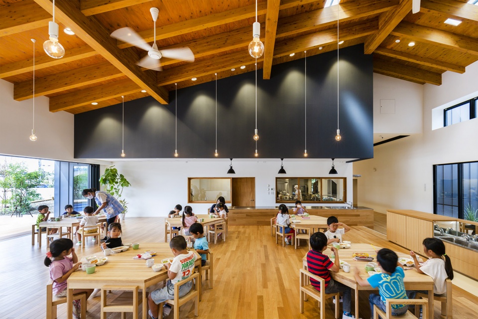 OM Nursery by HIBINOSEKKEI Youji no Shiro KIDS DESIGN LABO