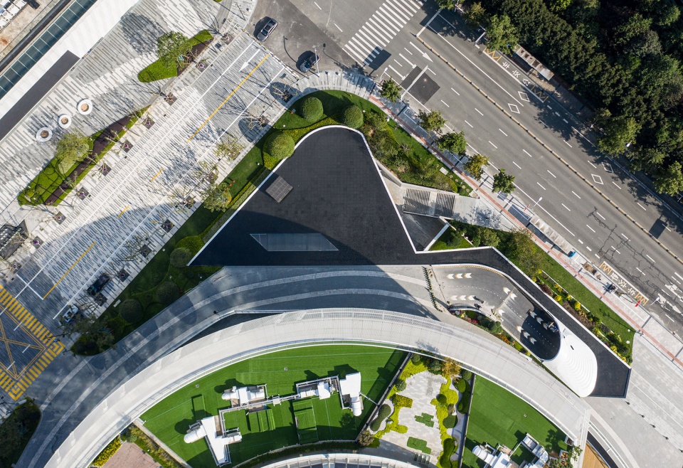 Landscape design of Ningbo Peacebird Fashion Center by Palm Design