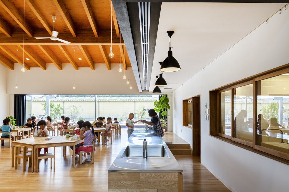 OM Nursery by HIBINOSEKKEI Youji no Shiro KIDS DESIGN LABO