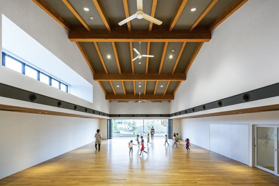 OM Nursery by HIBINOSEKKEI Youji no Shiro KIDS DESIGN LABO