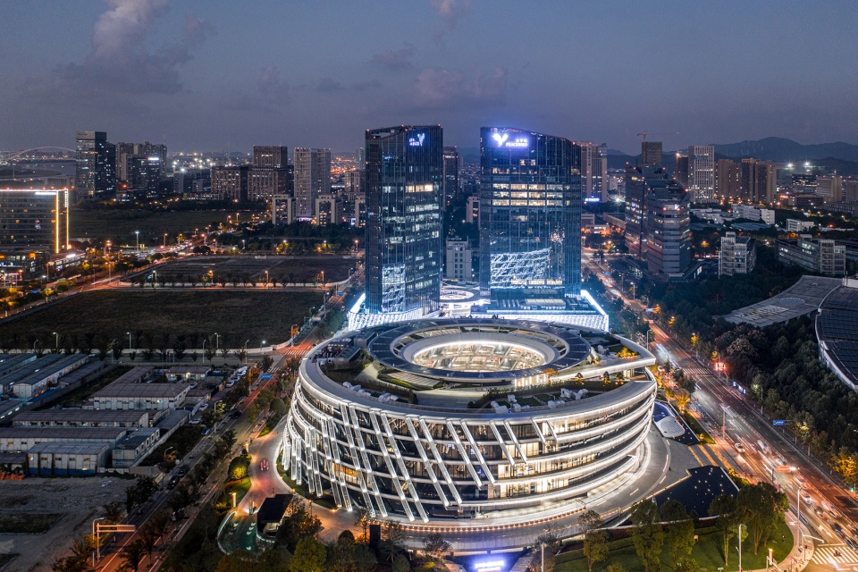 Landscape design of Ningbo Peacebird Fashion Center by Palm Design