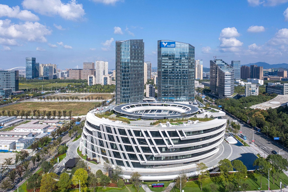Landscape design of Ningbo Peacebird Fashion Center by Palm Design
