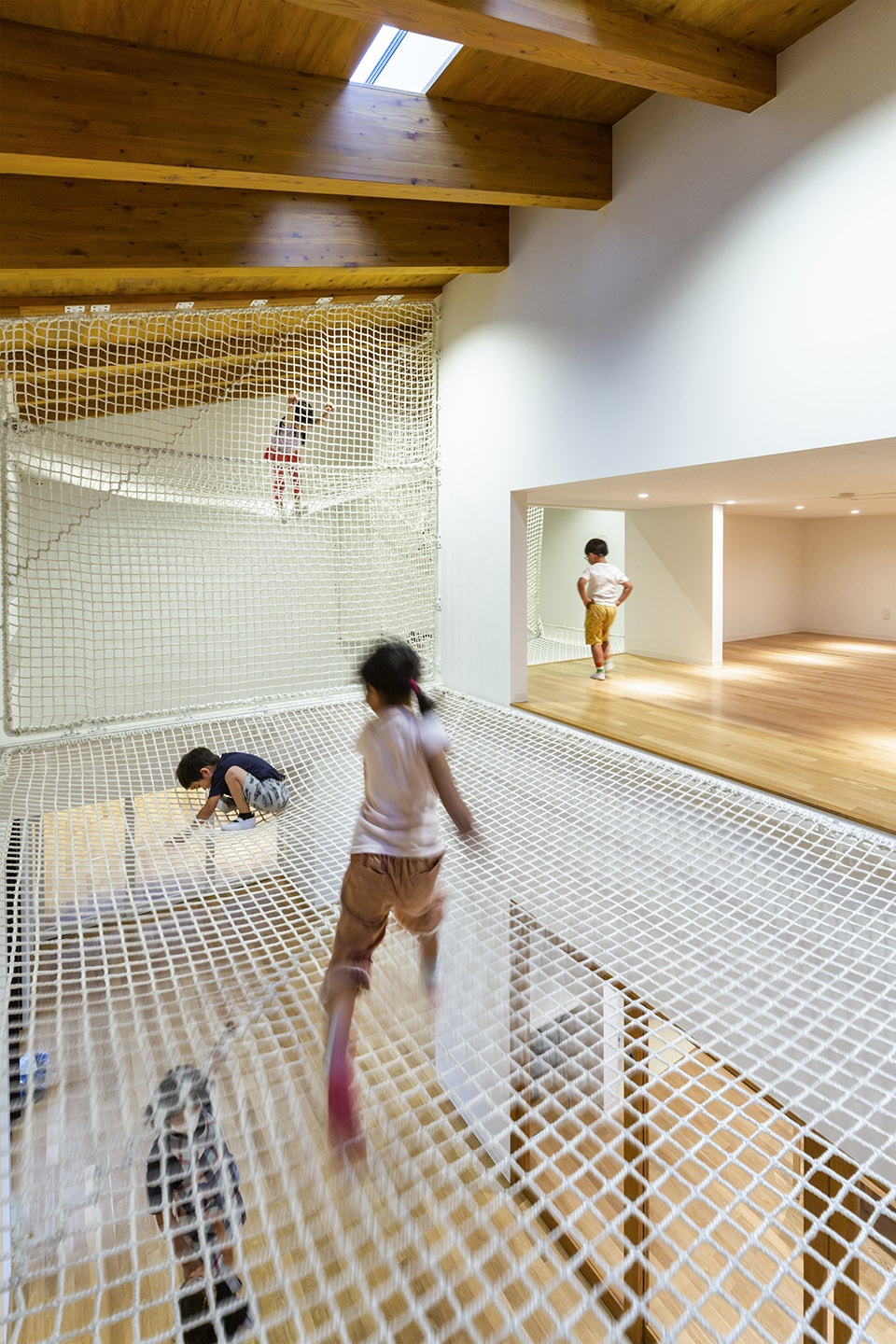 OM Nursery by HIBINOSEKKEI Youji no Shiro KIDS DESIGN LABO