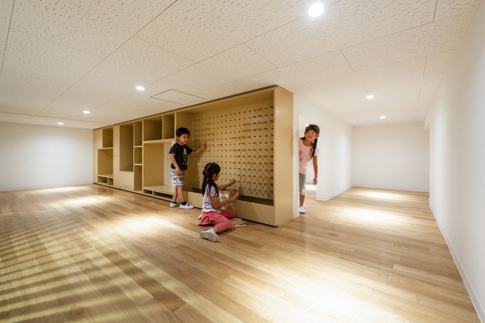 OM Nursery by HIBINOSEKKEI Youji no Shiro KIDS DESIGN LABO