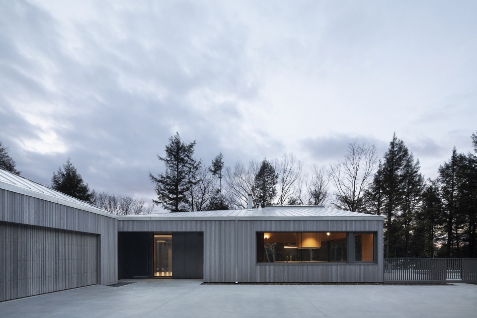 memphremagog lake house by naturehumaine