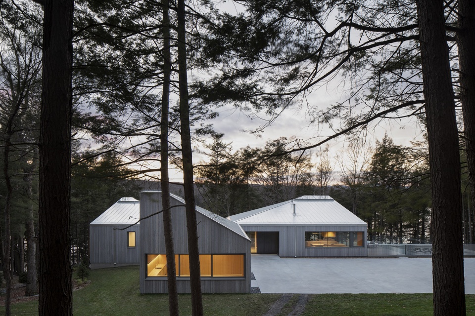 memphremagog lake house by naturehumaine