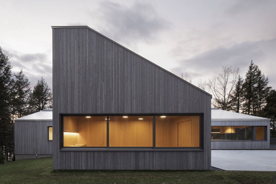memphremagog lake house by naturehumaine