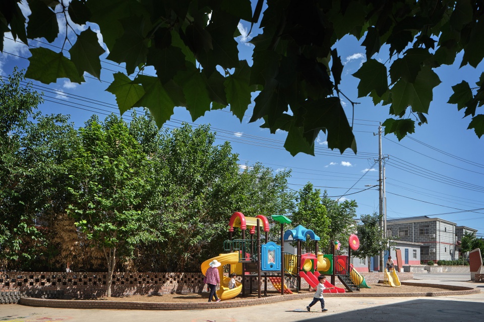 A Public Stage in Gaoliying Yicun Village by RENGARCH KEYWORKS