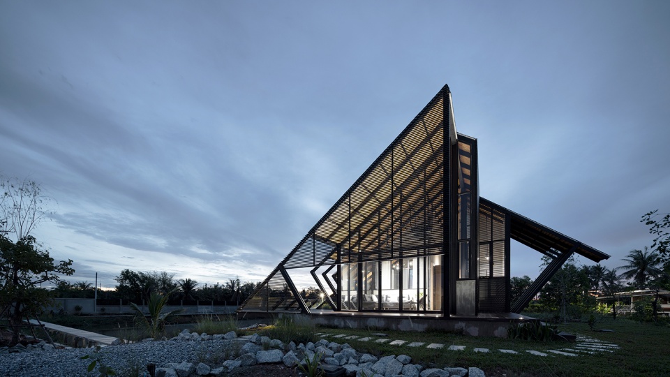 villa backyard by touch architect