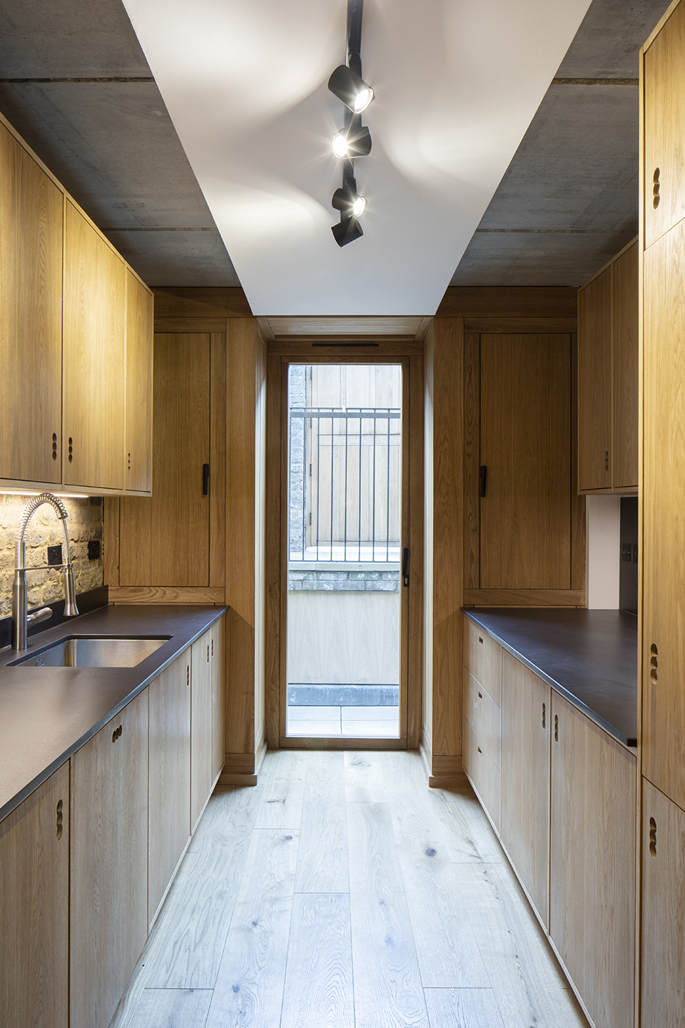 southwark brick house by satish jassal architects
