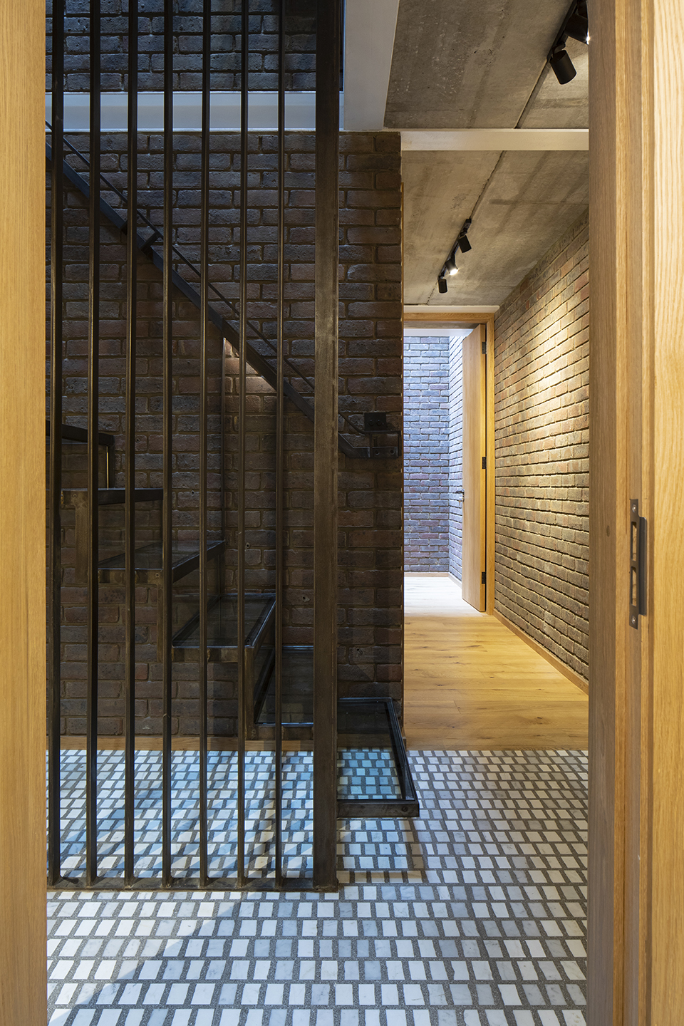 southwark brick house by satish jassal architects