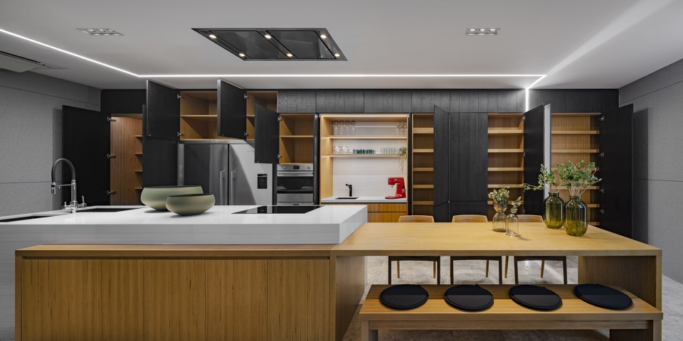 55 Sathorn house by Kuanchanok Pakavaleetorn Architects