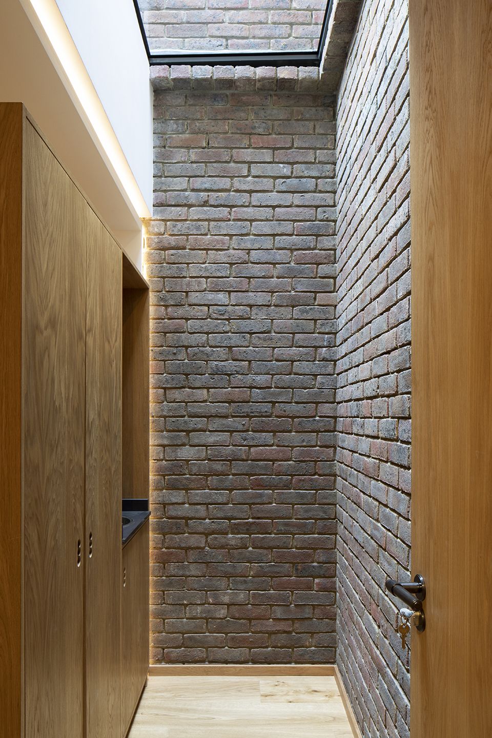 southwark brick house by satish jassal architects