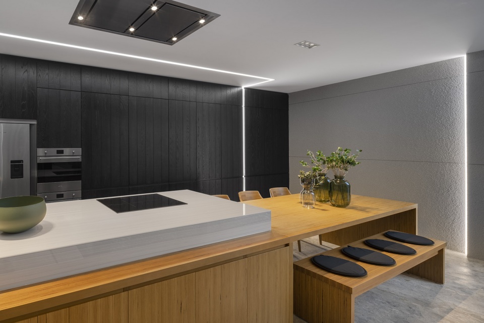 55 Sathorn house by Kuanchanok Pakavaleetorn Architects