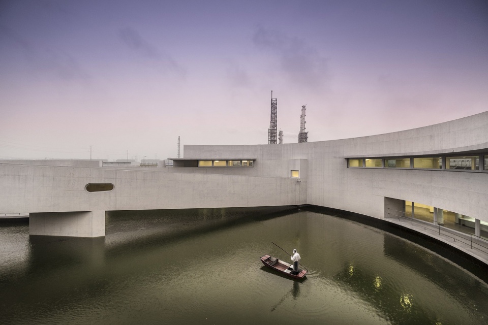 the building on the water by alvaro siza carlos castanheira