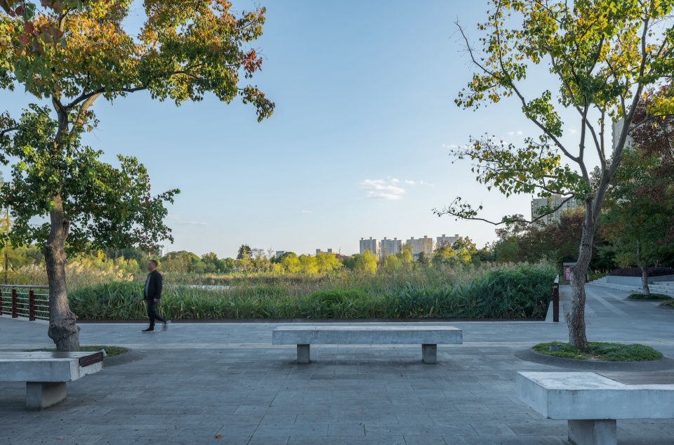 昆山森林公园西入口:突破藩篱连接社区景观基础设施 / plat studio