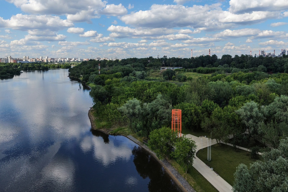 Park on the banks of the moskva river WOWHAUS