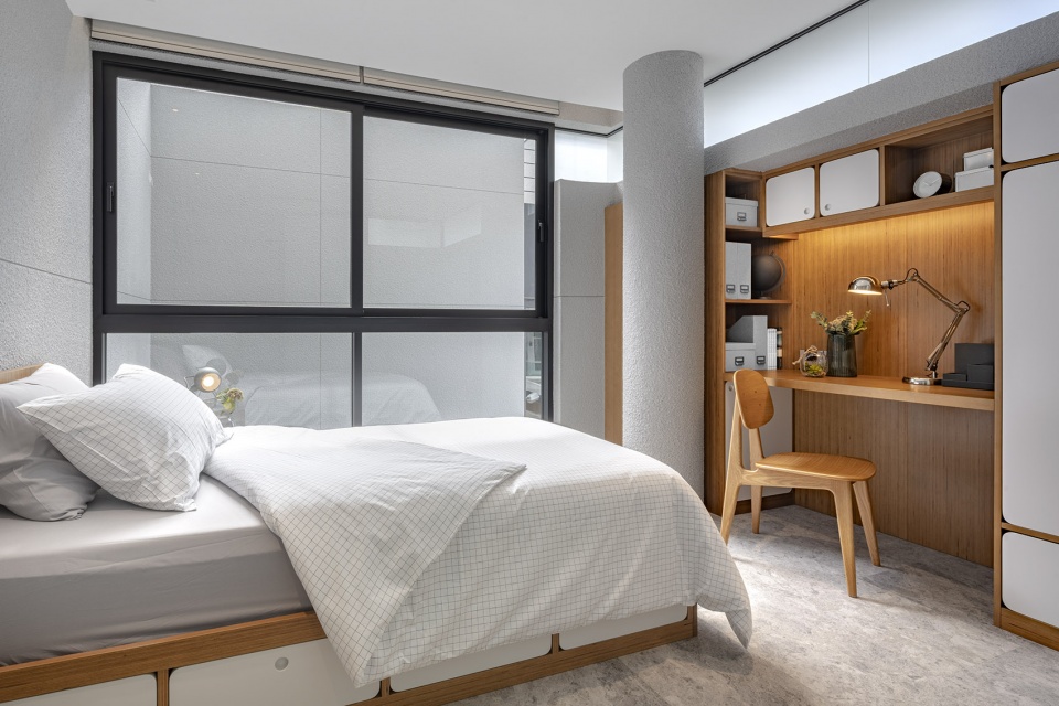 55 Sathorn house by Kuanchanok Pakavaleetorn Architects