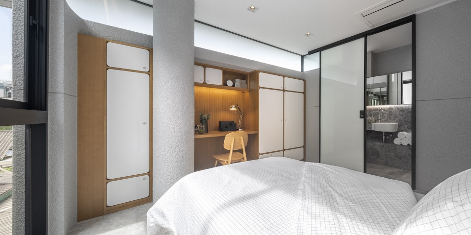55 Sathorn house by Kuanchanok Pakavaleetorn Architects
