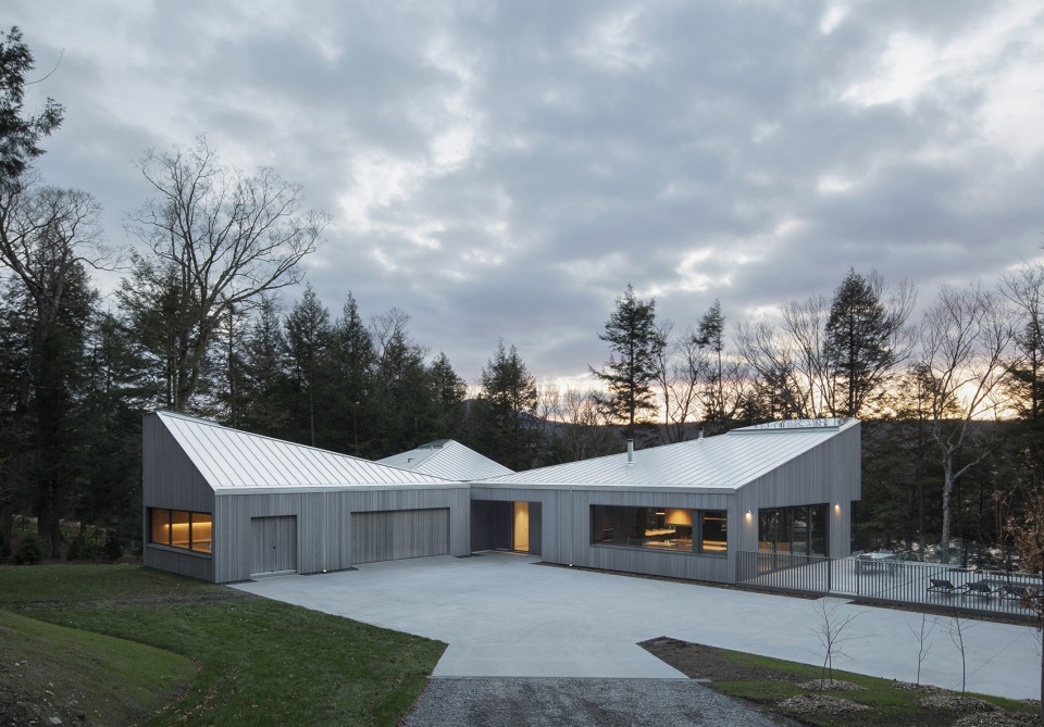 memphremagog lake house by naturehumaine