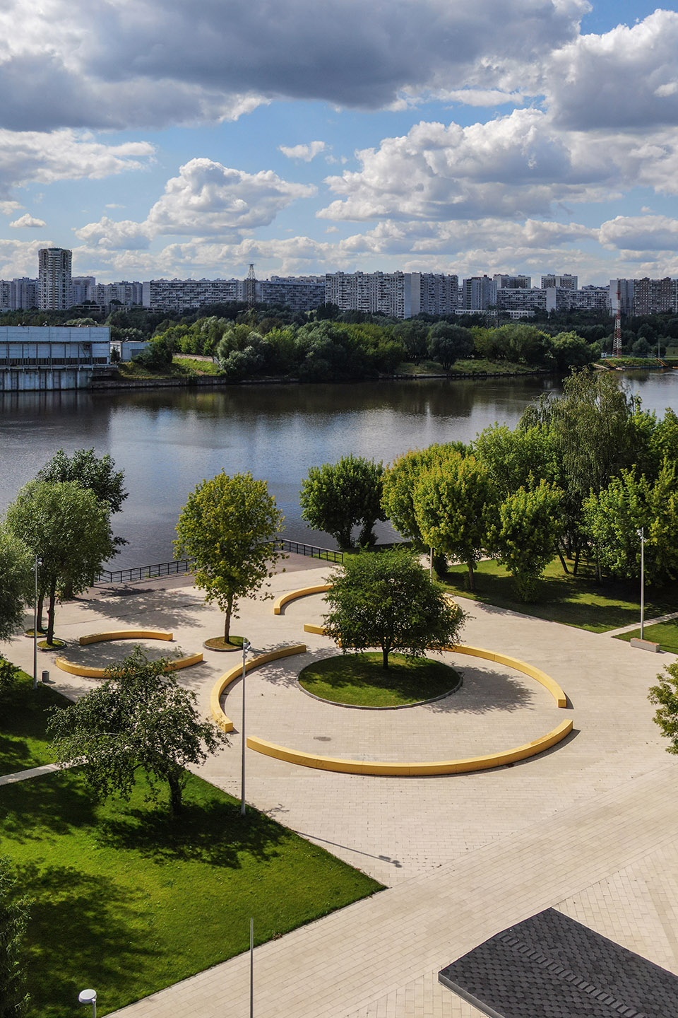 Park on the banks of the moskva river WOWHAUS