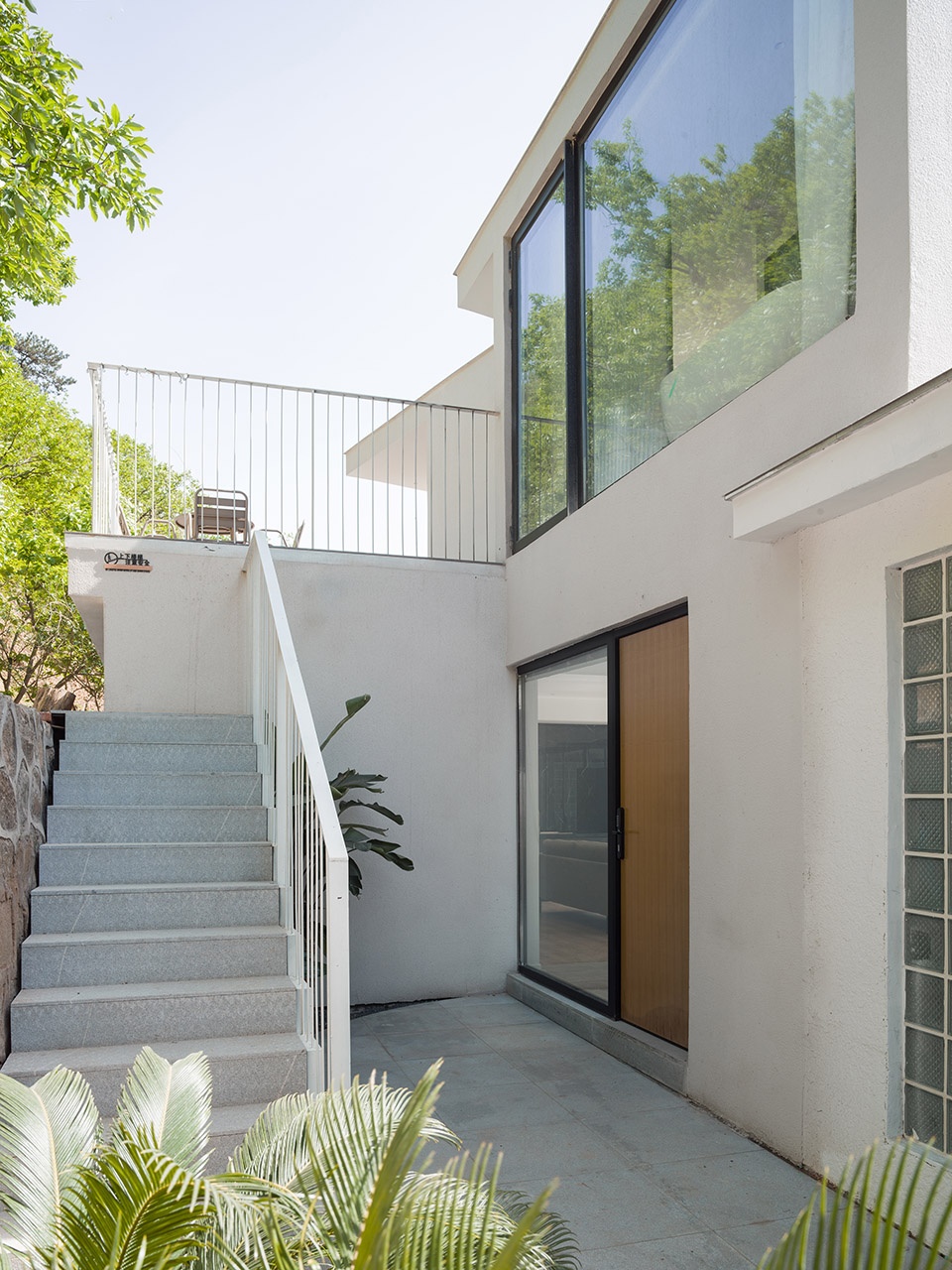 Mountain courtyard OEO