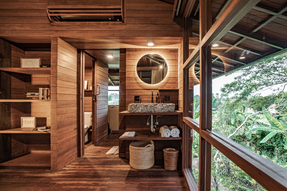 Treehouse C Stilt Studios