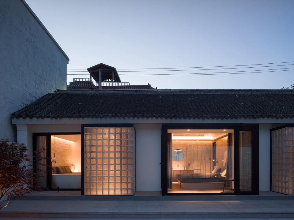 Mountain courtyard OEO