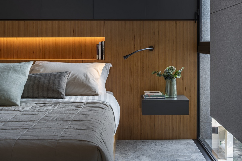 55 Sathorn house by Kuanchanok Pakavaleetorn Architects