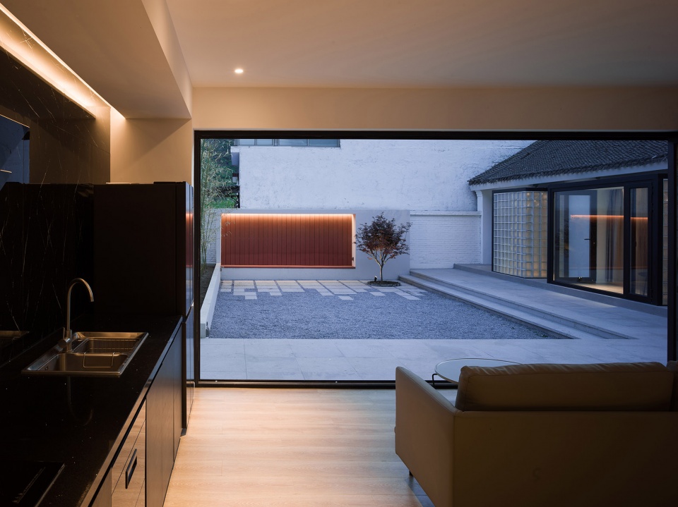 Mountain courtyard OEO