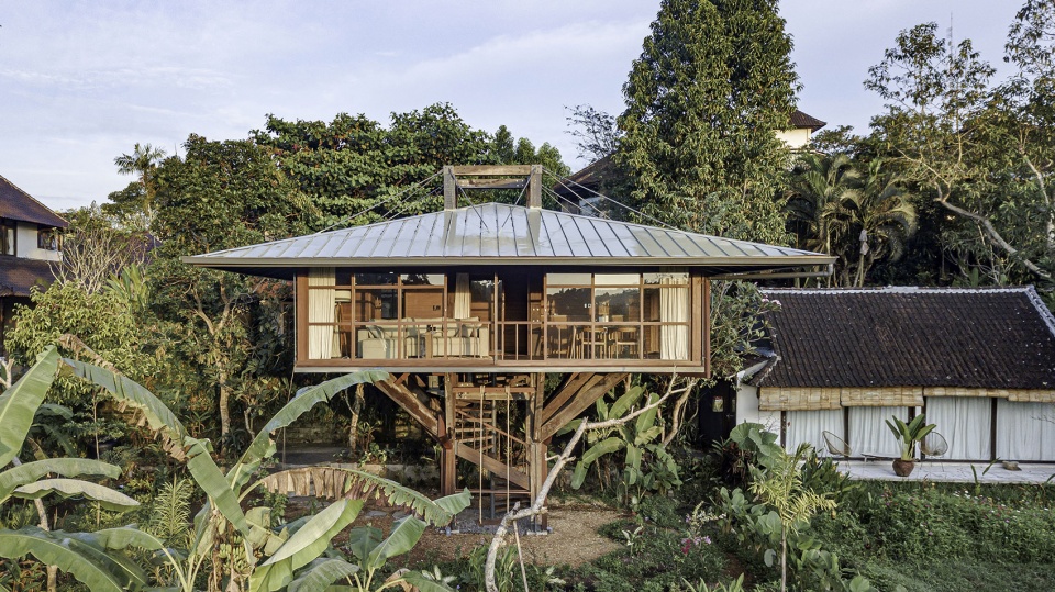 Treehouse C Stilt Studios