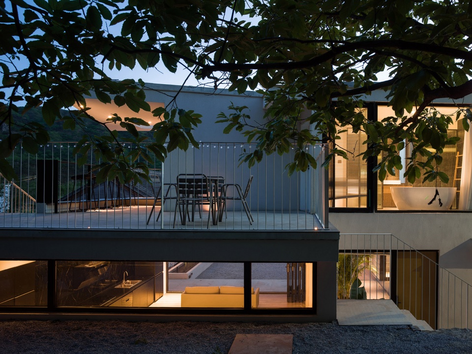Mountain courtyard OEO