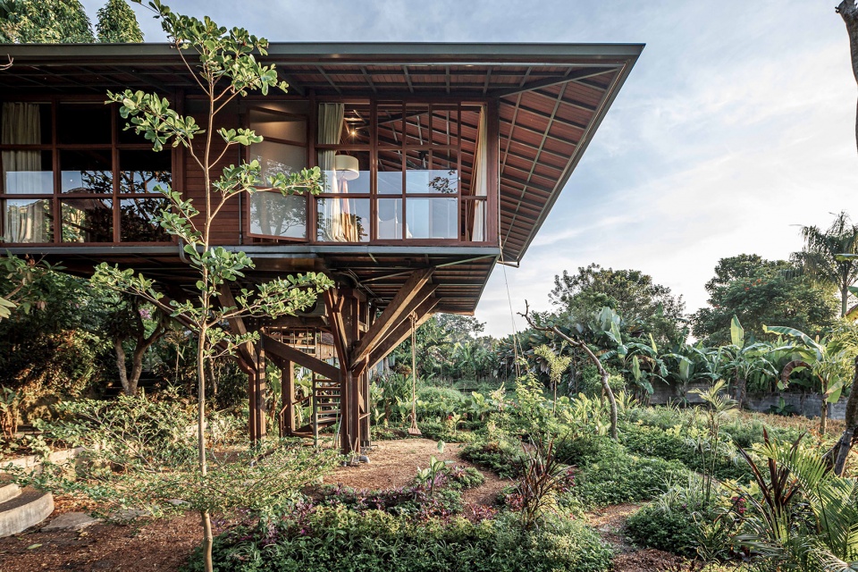 Treehouse C Stilt Studios